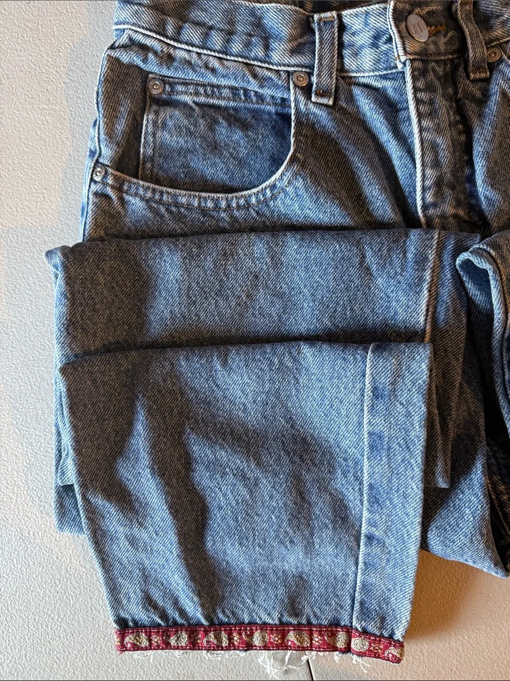 Denim Casual Corner Capri Baggy Wide Leg Raw Hem Red Trim Accent Denim Size: 4R